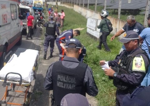 Dupla é espancada após tentar assaltar ônibus em avenida de Manaus