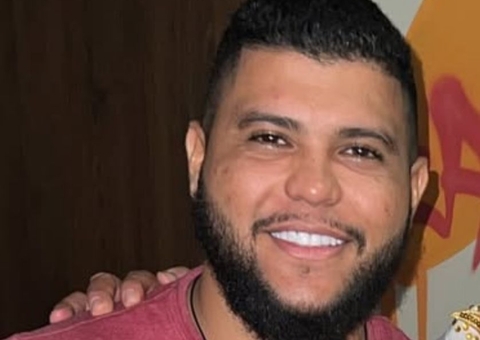 Cantor que espancou namorada é atacado nas redes e internautas apelam: 'CV, se for da tua vontade'