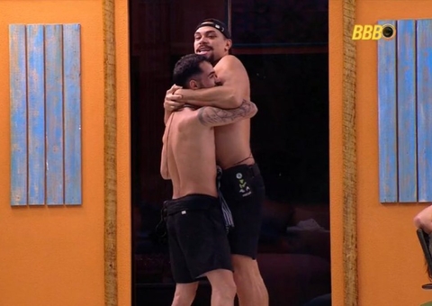 Vinícius leva apertão no mamilo de João Pedro e dispara: "chupa aqui"