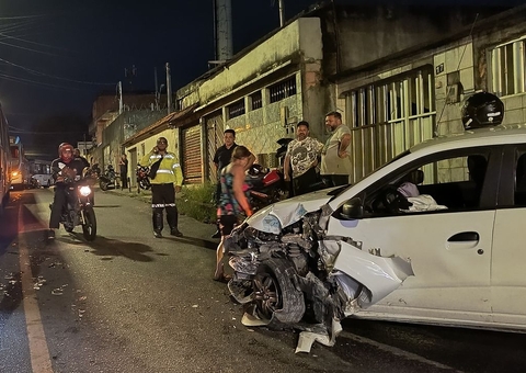 Acidente entre carro e ônibus deixa feridos no bairro Novo Israel