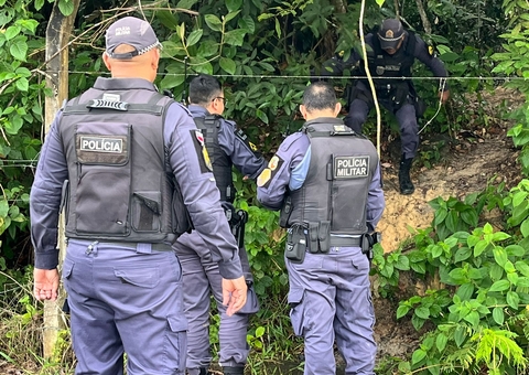 FOTOS: Corpo é encontrado em área de mata no Santa Etelvina