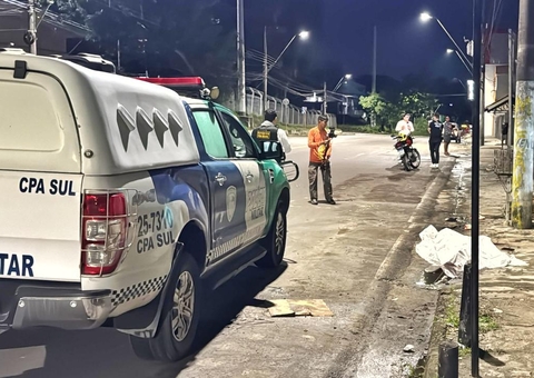 Criminosos abordam jovem em ponto de ônibus e o matam a tiros no Distrito