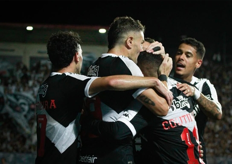  Vasco vence Sport e assume terceira colocação no Brasileirão