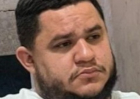 Homem é procurado após ser flagrado agredindo esposa com bebê no colo em Manacapuru