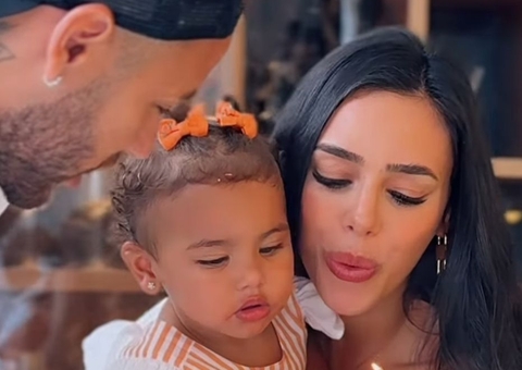 Neymar faz surpresa romântica para Bruna Biancardi em aniversário