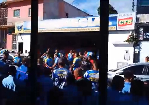 Protesto em frente ao Sindespecial pede expulsão de dirigentes em Manaus; vídeo
