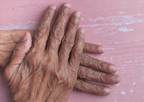 Justiça suspende descontos em benefício após idosa ser vítima de golpe no Amazonas