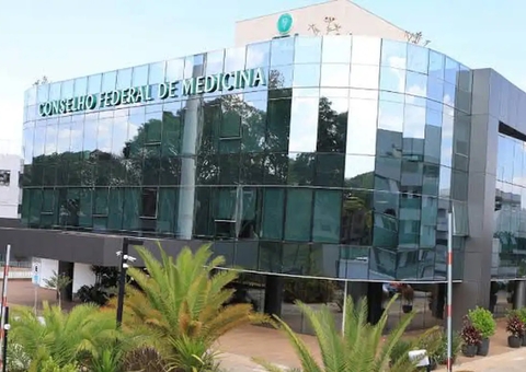 Entidades criticam CFM após veto a terapias para jovens trans