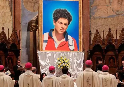 Canonização do 'Santo da Internet', Carlo Acutis, é adiada após morte do Papa Francisco