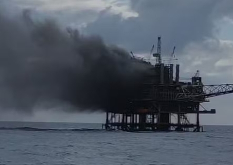 Trabalhador fica ferido durante incêndio em plataforma da Petrobras