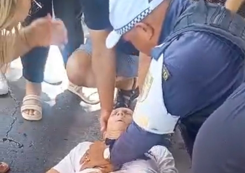 Idoso é reanimado pela polícia após mal súbito em ônibus em Manaus