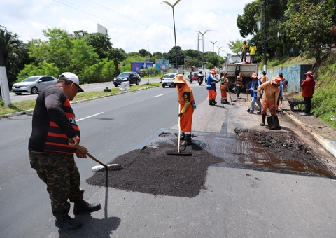 Manaus recebe serviços de manutenção asfáltica na avenida Cosme Ferreira