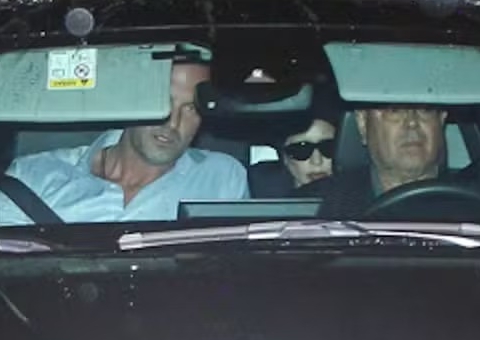 Lady Gaga faz pedido inusitado ao chegar no Rio e é recepcionada por multidão