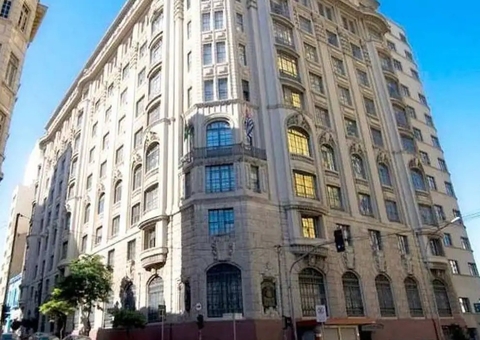 Faculdade de medicina expulsa 12 alunos por faixa em alusão a estupro em SP