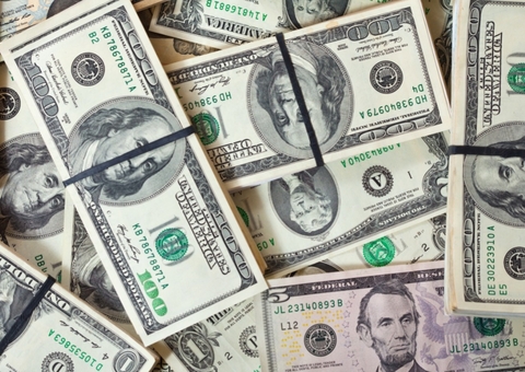 Dólar cai pela oitava vez consecutiva e fecha a R$ 5,63