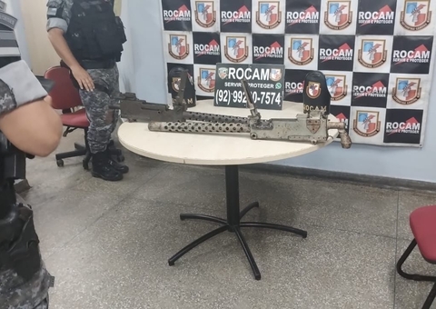 Homem é preso com submetralhadoras de guerra escondidas em carro no Zumbi