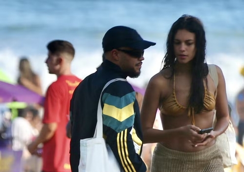 Alane Dias e Francisco Gil são flagrados aos beijos na praia