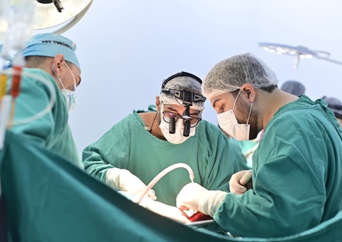Paciente de Envira recebe fígado de Rondônia em cirurgia no Acre