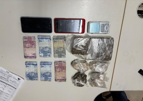 Jovem é preso com drogas em casa abandonada em Iranduba