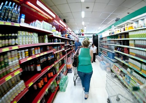 Inflação desacelera e fica em 0,43% em abril, aponta IBGE