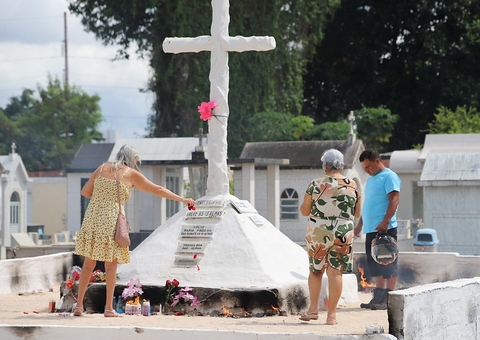 Cemitérios de Manaus recebem cerca de 200 mil pessoas no Dia das Mães