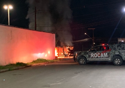 Justiça decreta prisão de três suspeitos de incendiar ônibus durante protesto em Manaus