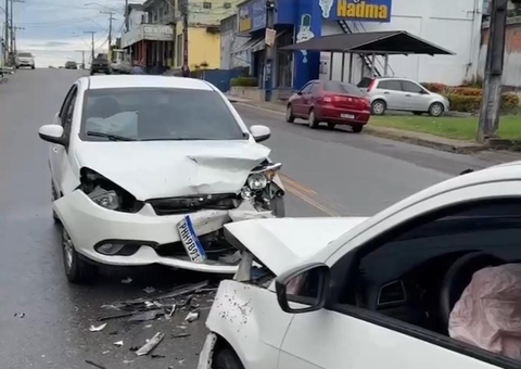 Motorista dorme ao volante, invade contramão e atinge carro na Cidade Nova