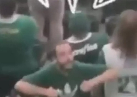 Palmeirense nega racismo e afirma que gesto era imitação de galinha