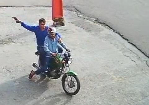 Dupla em moto assalta idosos e atira para o alto no Nova Cidade; Vídeo