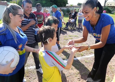 Justiça acata pedido para garantir profissionais de apoio a estudantes com deficiência no Amazonas