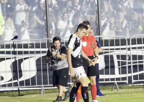 Vasco goleia Fortaleza e abandona a zona de rebaixamento