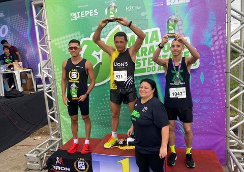 Juarez Silva vence os 21 km da Meia Maratona Sustentável do AM com recorde de público
