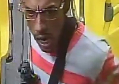 Polícia procura assaltantes de ônibus na Autaz Mirim; um estava com metralhadora
