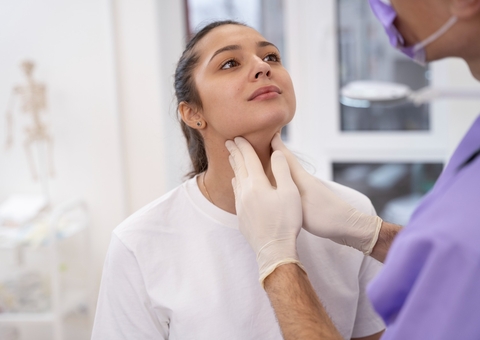 Disfunções da tireoide afetam milhões e exigem atenção aos sinais do corpo