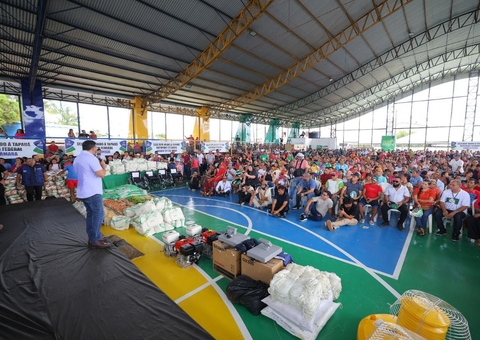 Ação do governo leva alimentos, cadeiras de rodas e serviços para famílias carentes em Tapauá