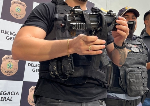 Polícia encontra simulacro de submetralhadora usado em assalto a ônibus em Manaus