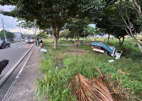 Caminhão desgovernado atinge pedestre na Avenida das Torres