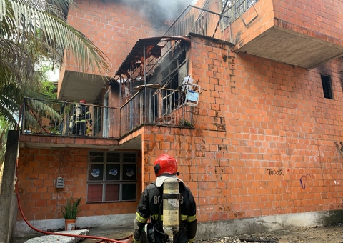 Incêndio que deixou 8 feridos na Praça 14 atingiu dois apartamentos