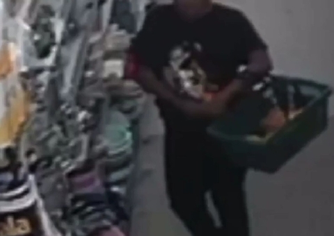 Mulher furta pacotes de café em supermercado na zona Leste de Manaus