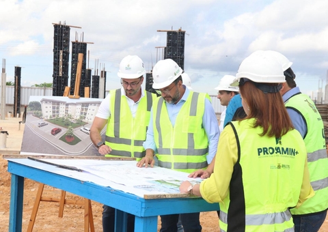 Governo vistoria Residencial Novo Aleixo com 21% das obras concluídas