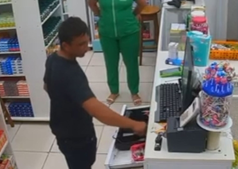Vídeo: Criminoso esquece RG após assaltar drogaria em Manacapuru