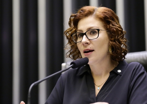 Alexandre de Moraes manda Justiça pedir extradição de Carla Zambelli 