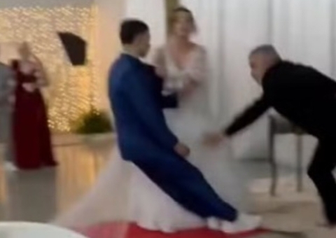 Noivo desmaia no altar durante casamento em Santa Catarina e viraliza