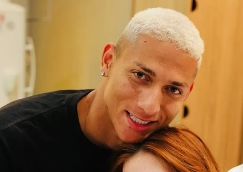 Nasce filho de Richarlisson e Amanda Araújo; veja fotos