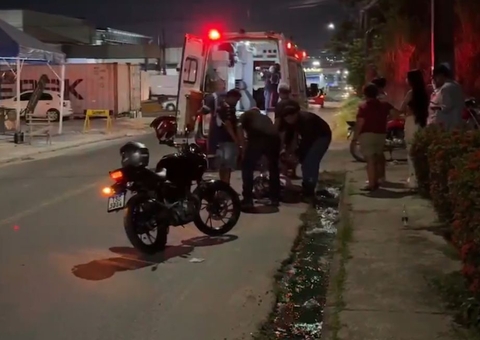 Motociclista e garupa ficam feridos em acidente com carro no bairro Flores