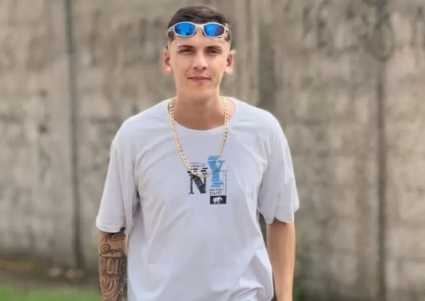 Influenciador morre ao cair de garupa de motocicleta e ser atropelado por caminhão 