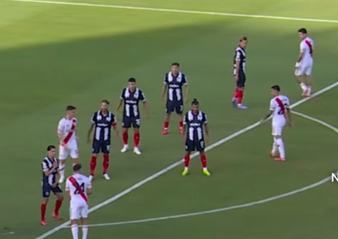 River e Monterrey empatam em jogo com 40 faltas, dez cartões e nenhum gol