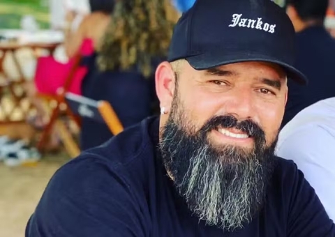 Cantor de forró morre após passar mal em show