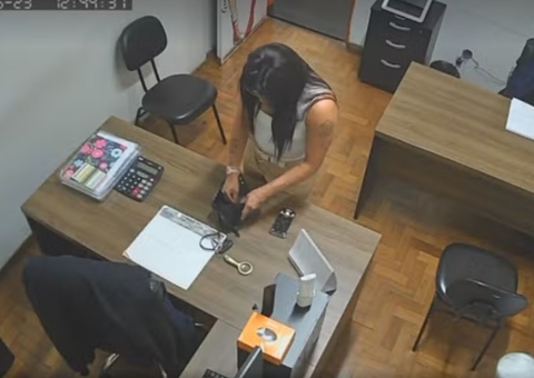 Professora é flagrada furtando dados de cartões de colegas no DF