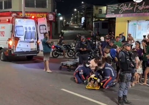 Motociclista foge após atropelar pedestre na Avenida Alphaville